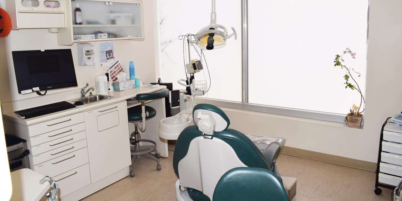 treatment room of blossom family dental