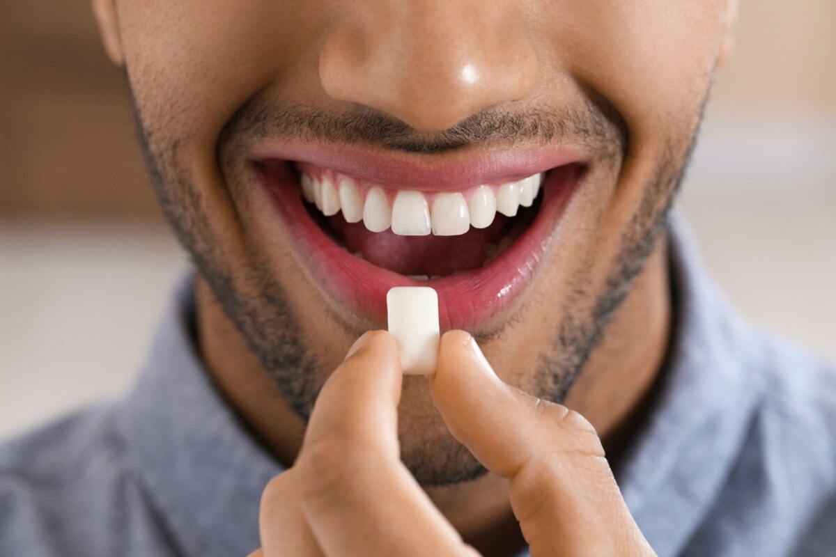 does chewing gum help or hurt your teeth